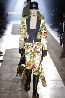 Moschino FALL 2018 MENSWEAR Milan MFW коллекция Moschino осень 2018 мужская неделя моды в Милане Mainstyles